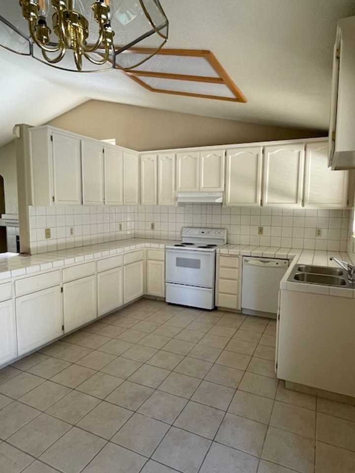 443 Tulane Dr - Photo 6 of 16