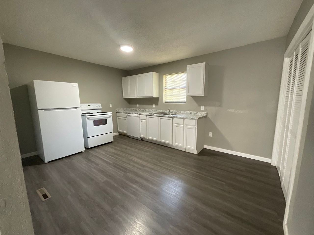 501 E 24th St - Photo 5 of 13