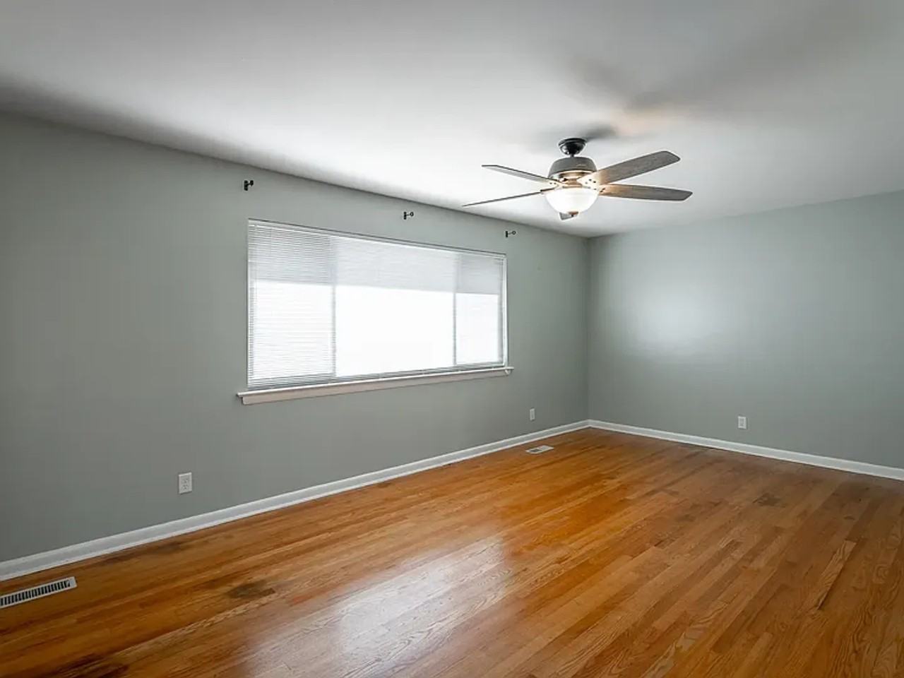 1321 Lynnhaven Cir - Photo 3 of 25