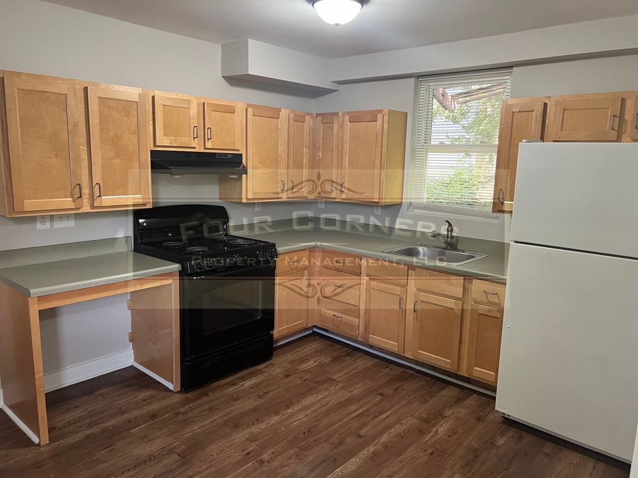 1472 N Cherry St - Photo 3 of 6