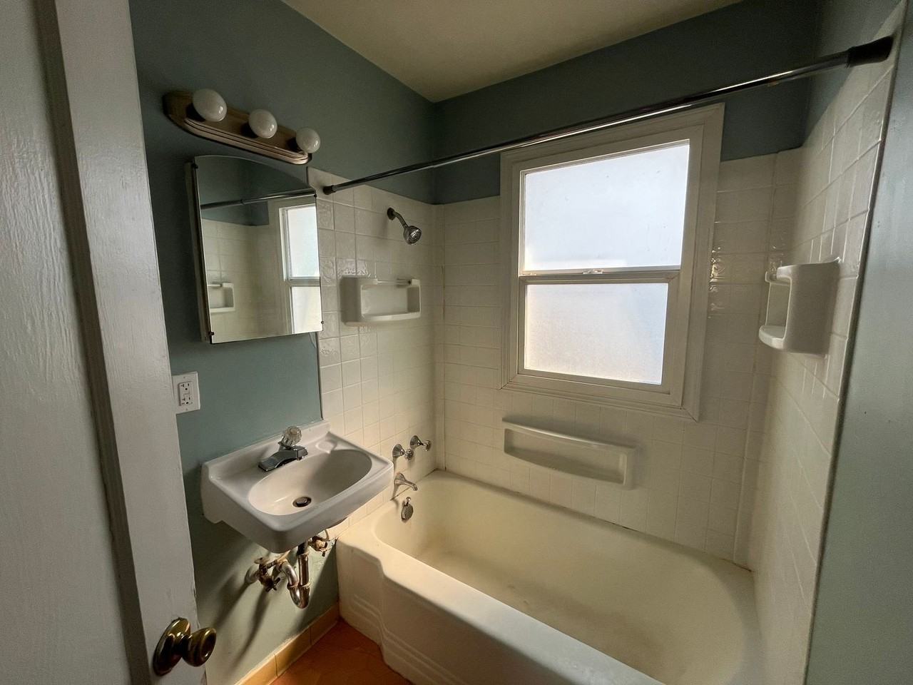 236 N Skidmore St - Photo 7 of 10