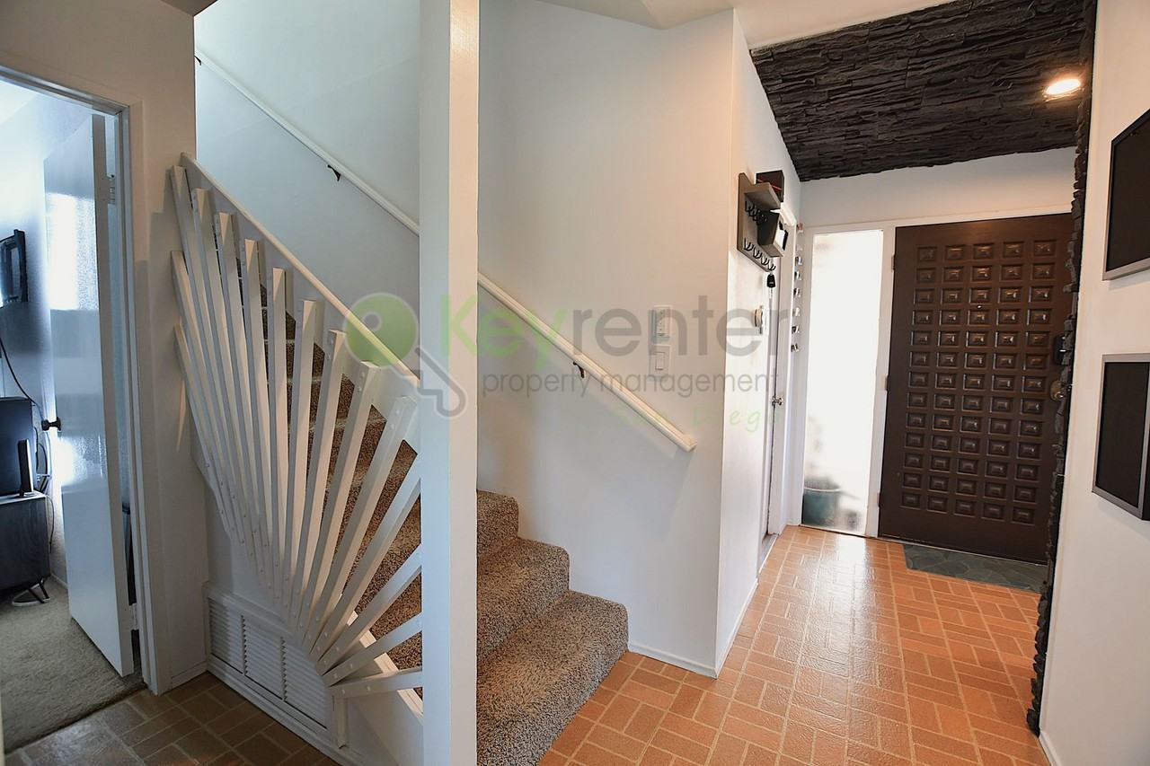 9400 Crest Dr - Photo 2 of 50