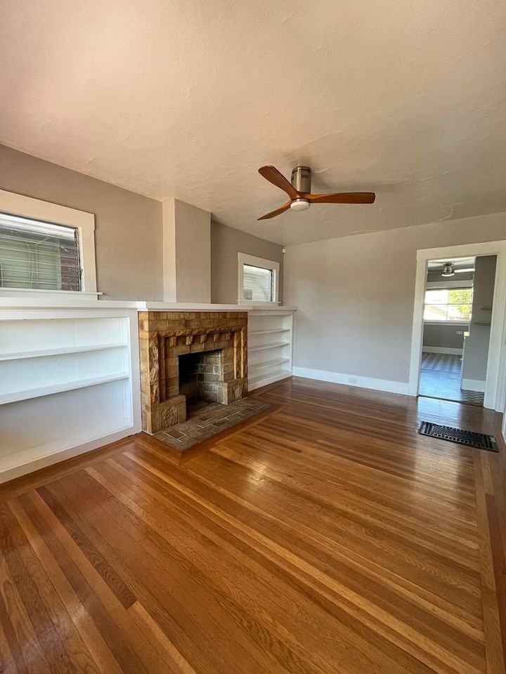 2715 67th Ave - Photo 2 of 13