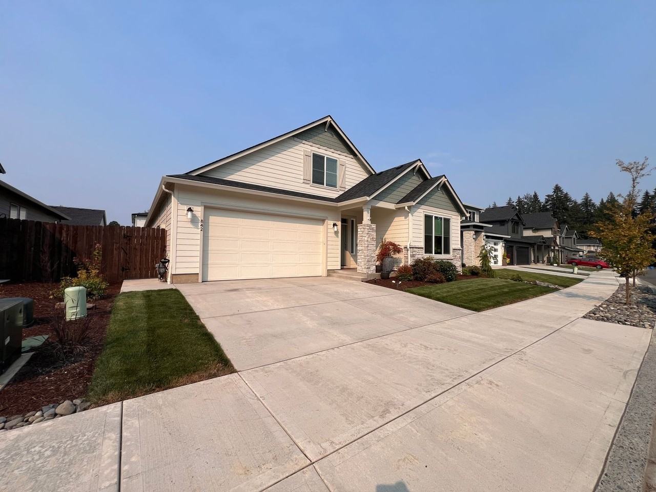 842 Se 37th St - Photo 2 of 30