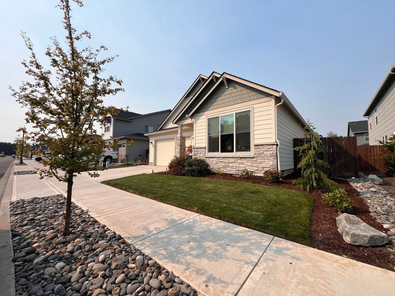 842 Se 37th St - Photo 3 of 30