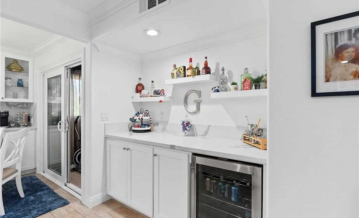 1244 Cabrillo Park Dr - Photo 3 of 12