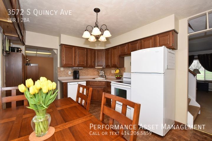 3572 S Quincy Ave - Photo 3 of 10