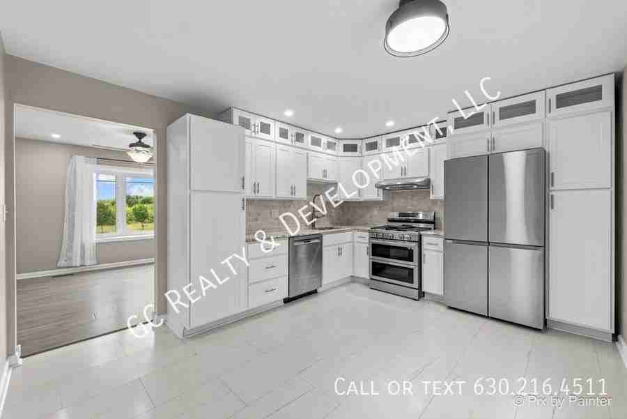 4506 Klasen Rd - Photo 2 of 32