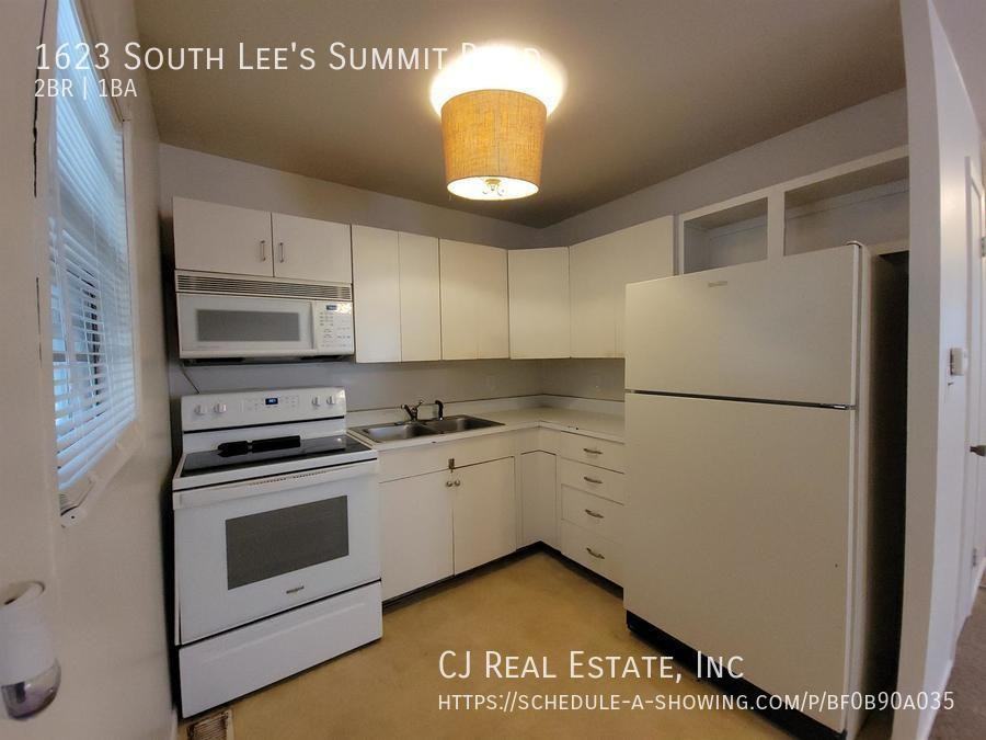 1623 S Lees Summit Rd - Photo 3 of 10
