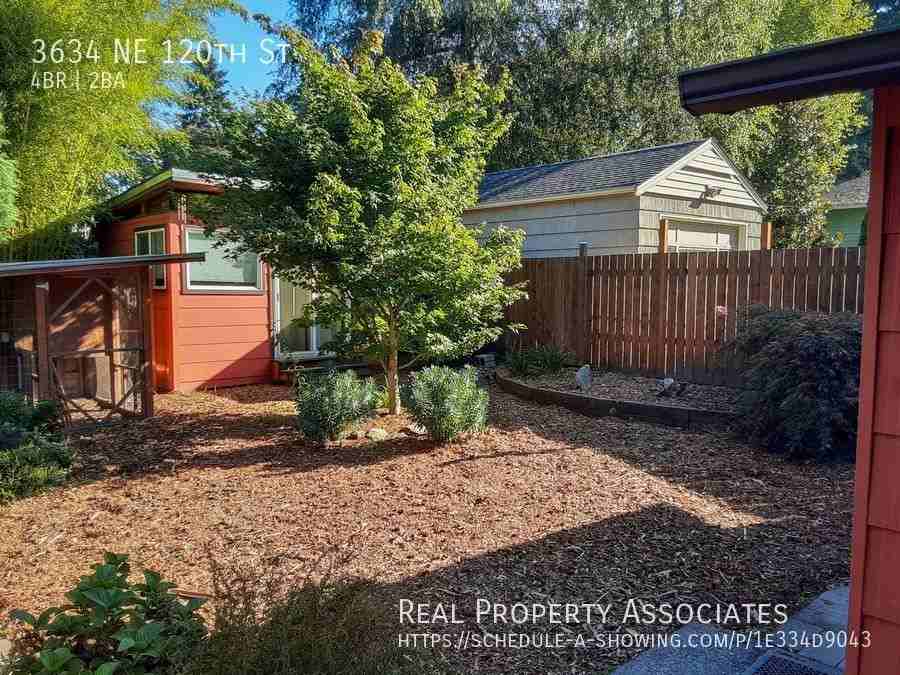 3634 Ne 120th St - Photo 2 of 21