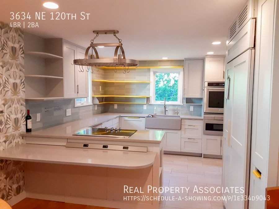 3634 Ne 120th St - Photo 3 of 21