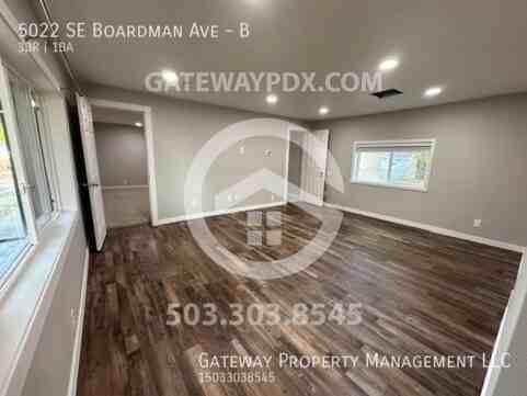 5022 Southeast Boardman Avenue #B - Photo 6 of 25