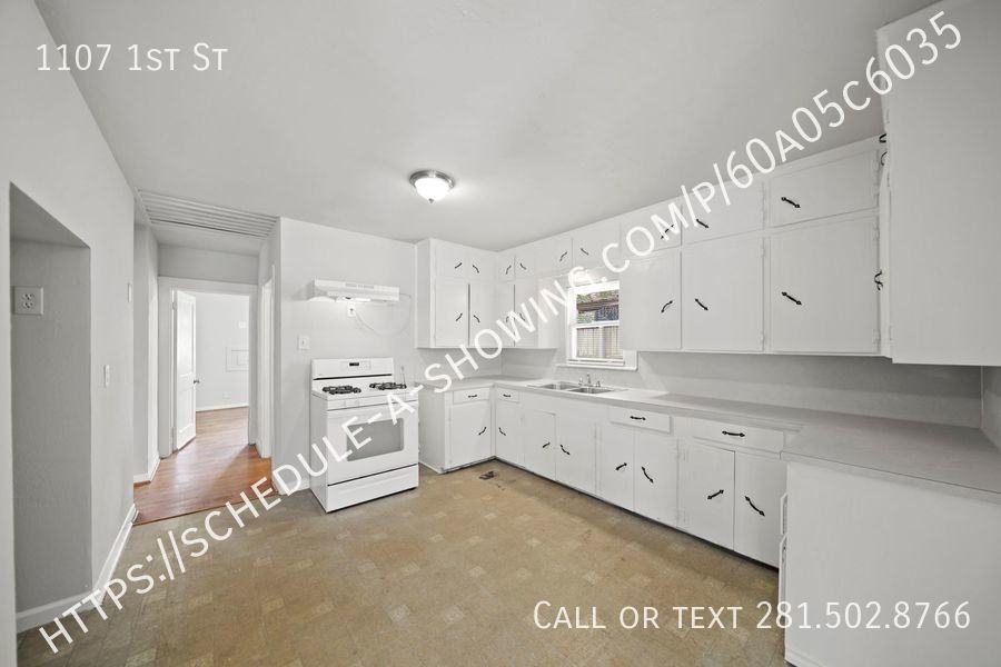 1107 1st St - Photo 2 of 10