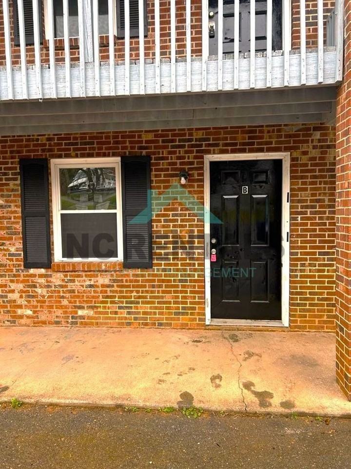 2559 Green Oaks Court Southeast #B - Photo 2 of 16