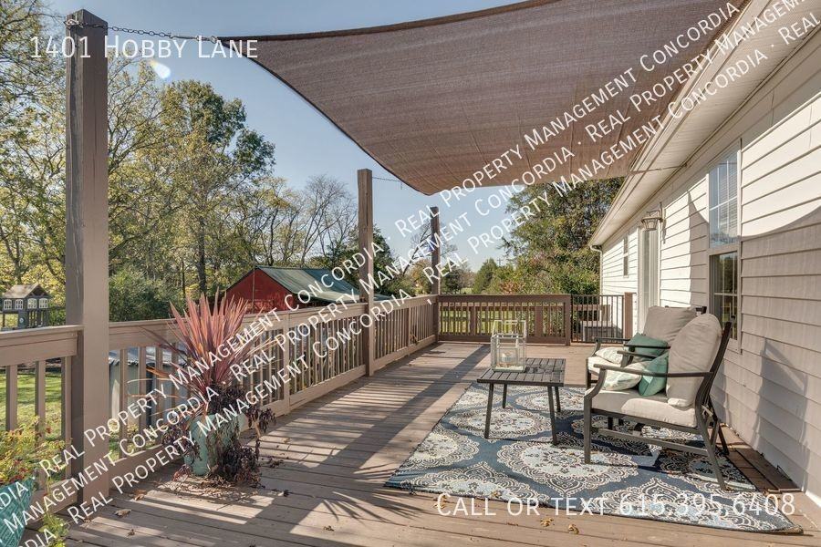 1401 Hobby Ln - Photo 3 of 28