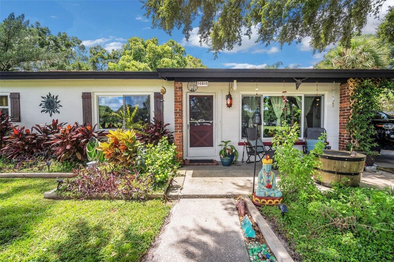 10810 N Teegreen Rd - Photo 2 of 33