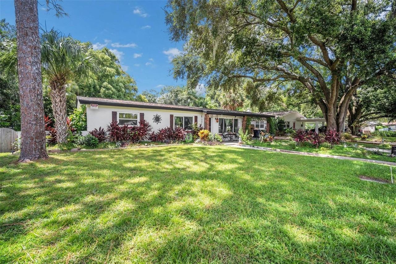 10810 N Teegreen Rd - Photo 3 of 33