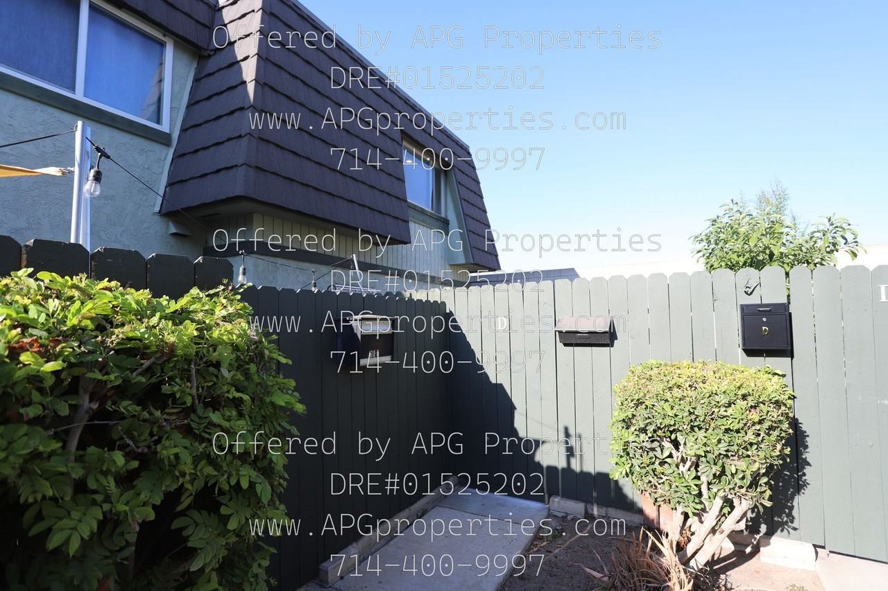 1618 Iowa St #D - Photo 2 of 22