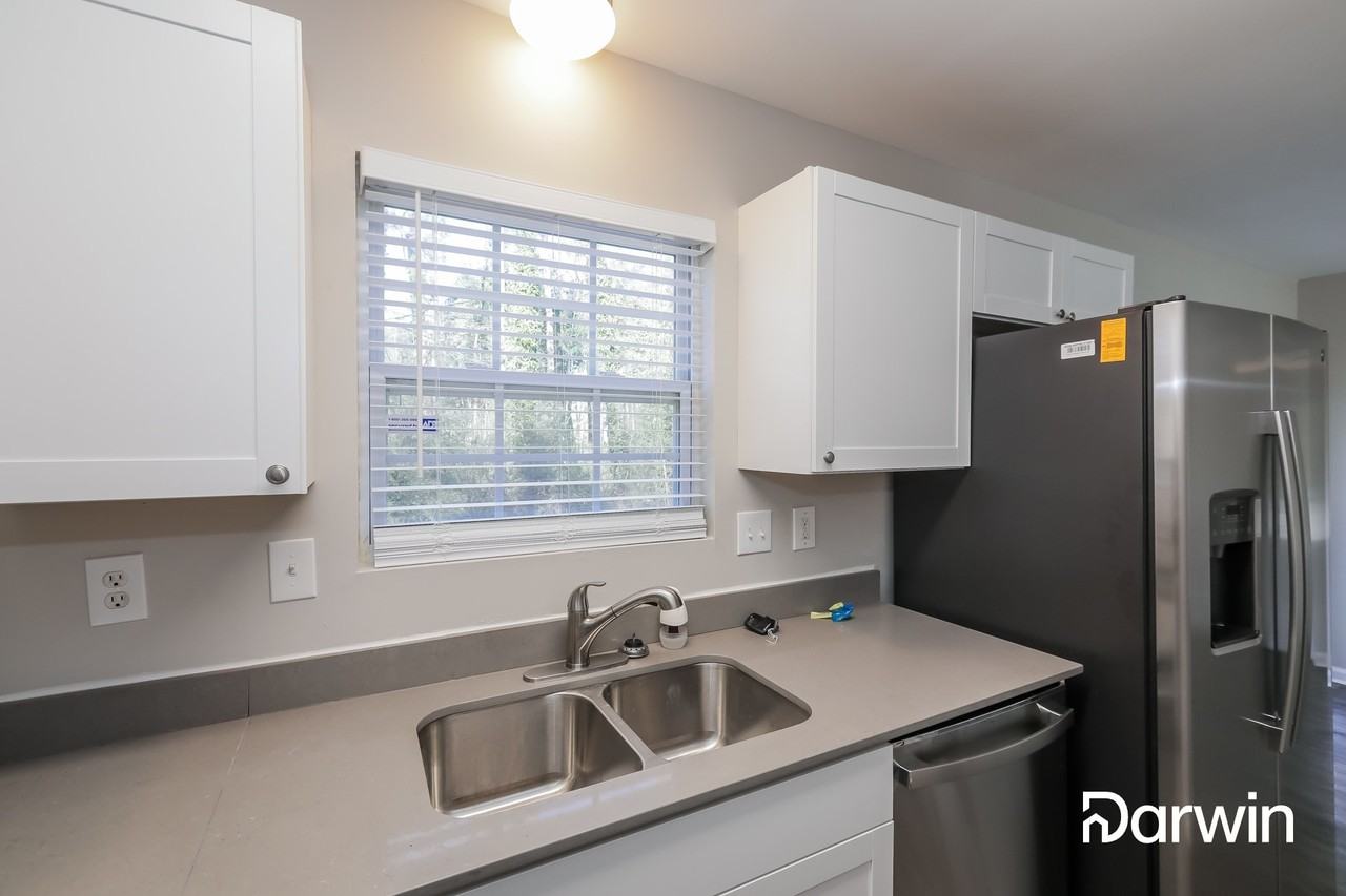 3409 Durham Ln - Photo 3 of 15