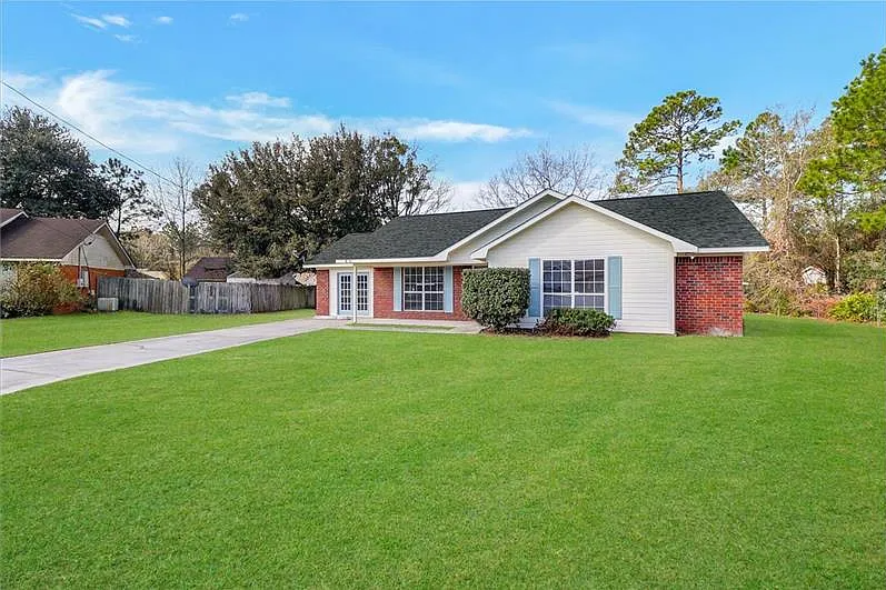 2538 Cove Street - Photo 4 of 25