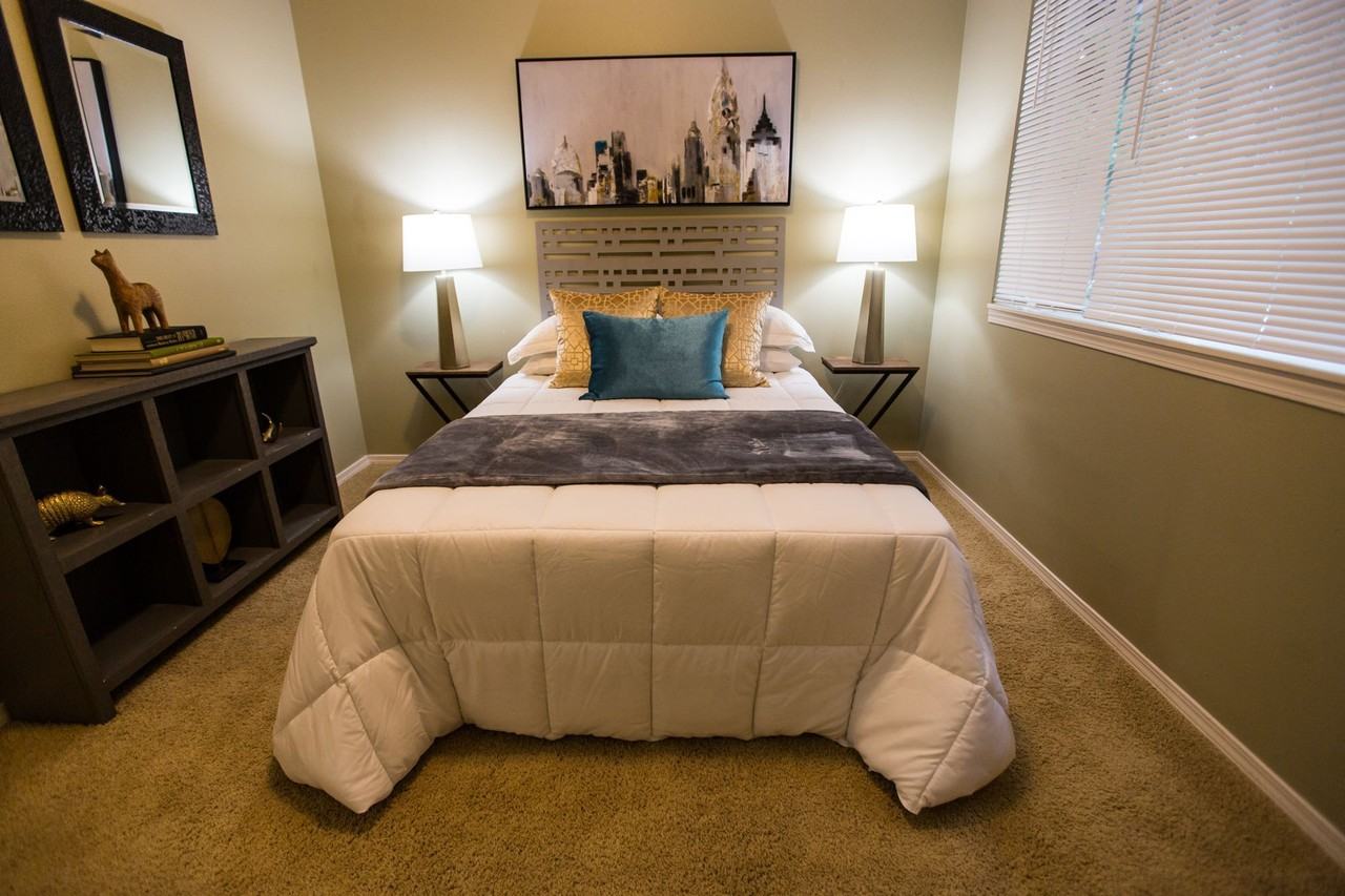 REDWOOD HILLS CONDOS - Photo 3 of 9