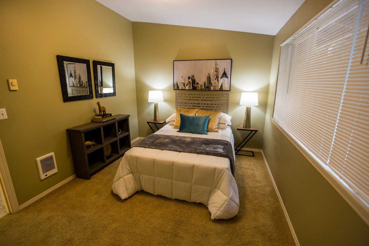 REDWOOD HILLS CONDOS - Photo 5 of 9