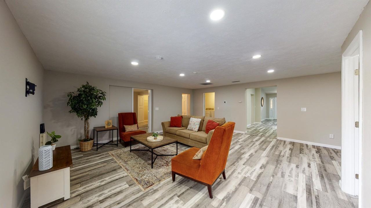 4906 South 81st Street - Photo 3 of 9