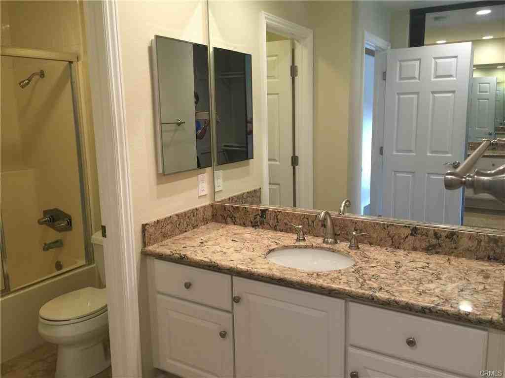 377 Stanford Ct #8 - Photo 3 of 8