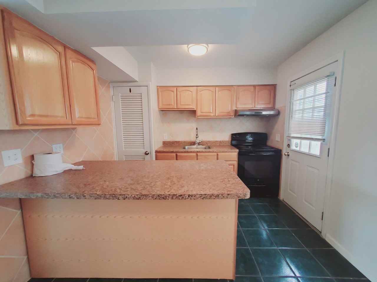 275 Seaside Ave #4 - Photo 2 of 8
