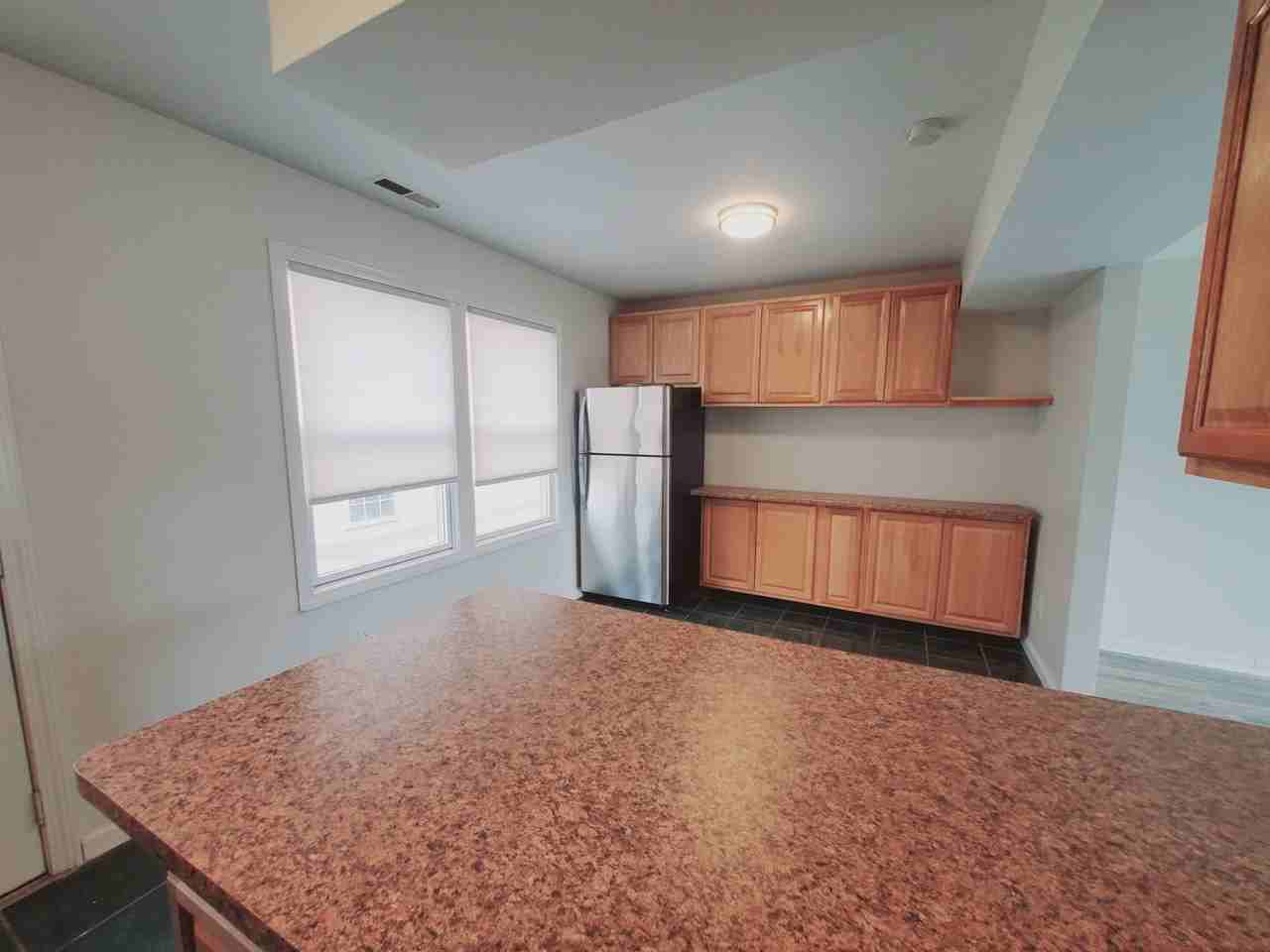 275 Seaside Ave #4 - Photo 3 of 8