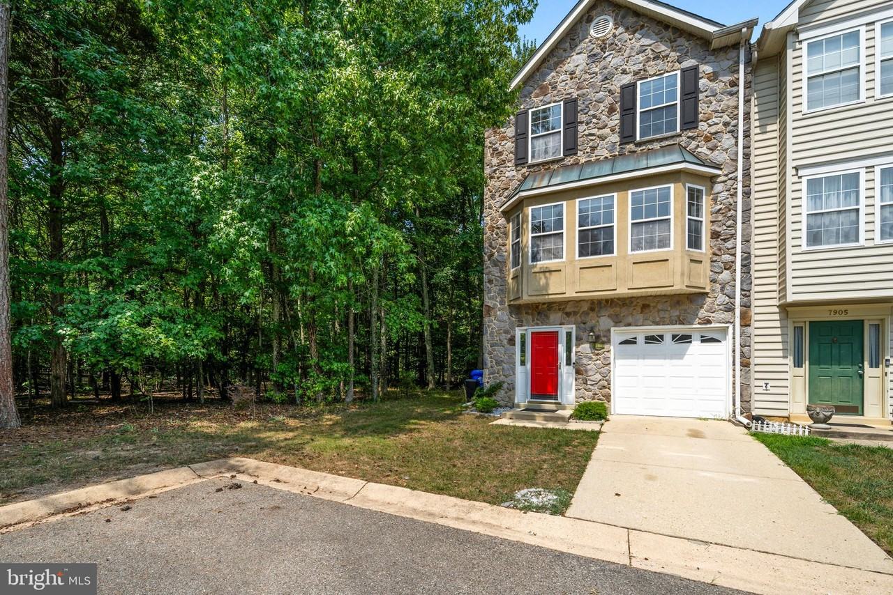 7907 Barclay Pl - Photo 3 of 35