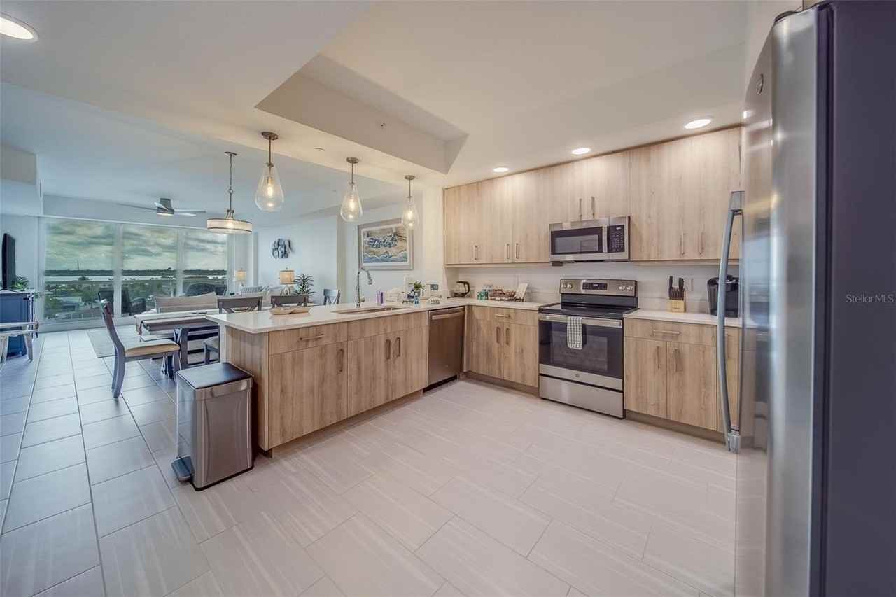 415 Island Way #505 - Photo 4 of 50