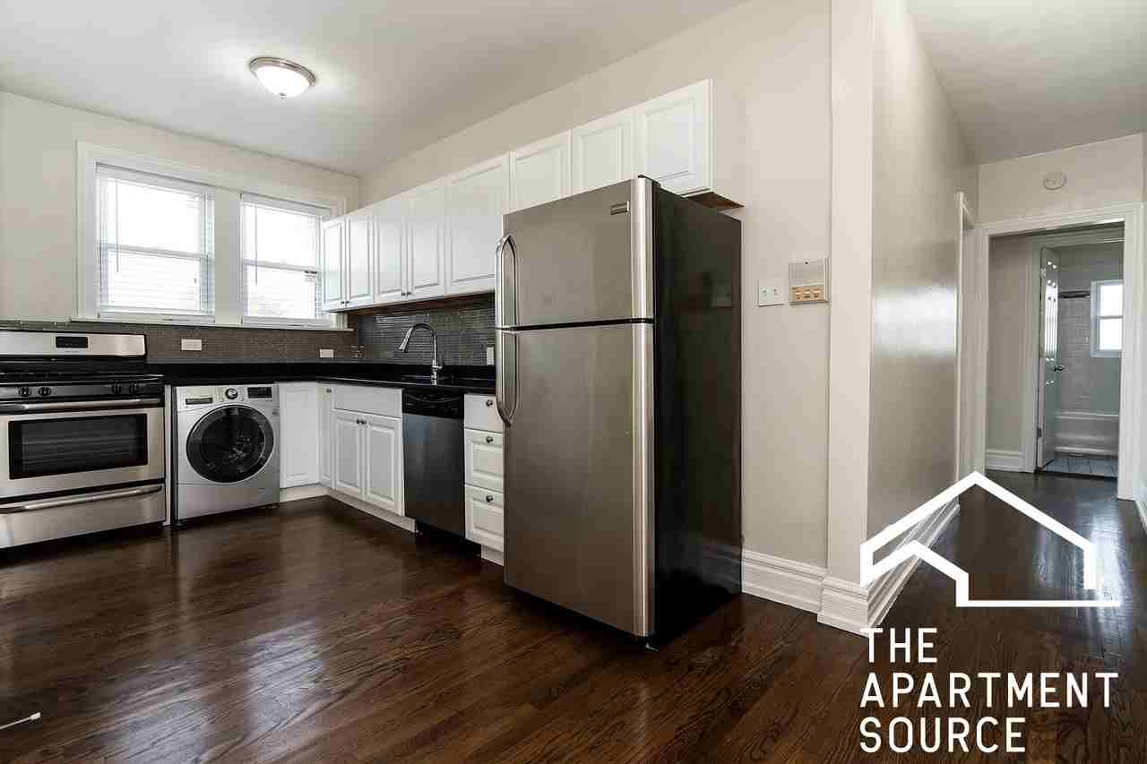 N Greenview Ave #1E - Photo 4 of 21