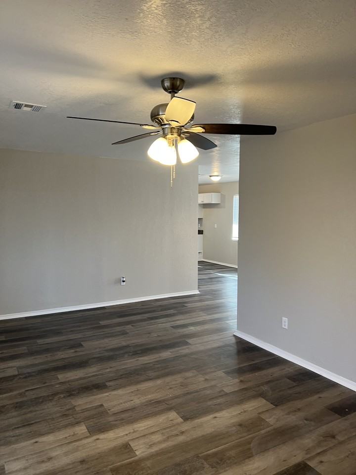 9400 Ne 11th St - Photo 3 of 11