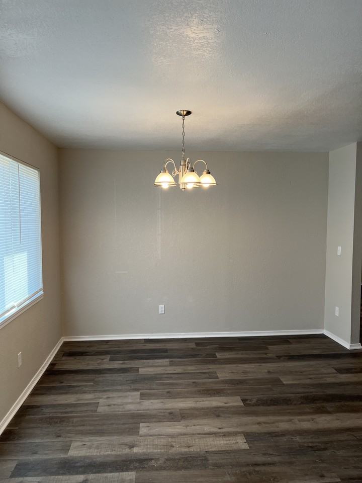 9400 Ne 11th St - Photo 4 of 11