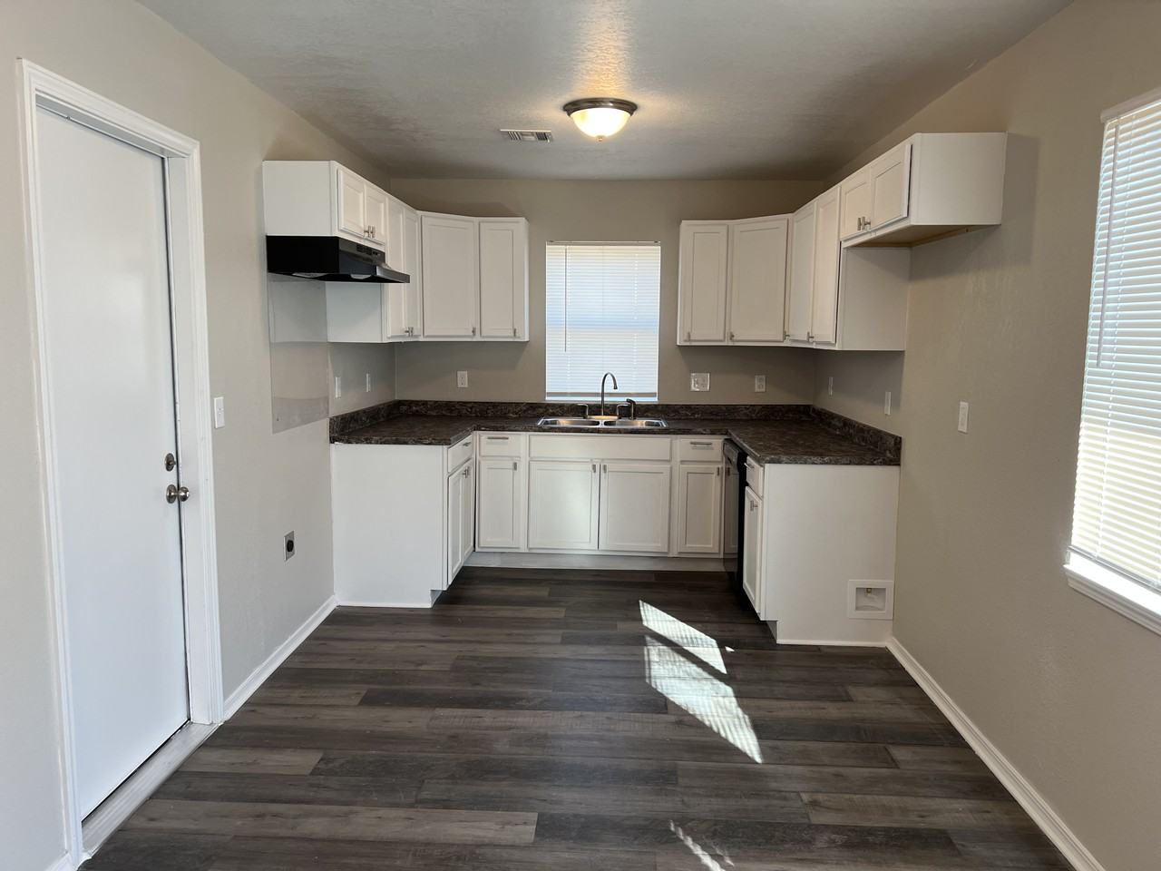 9400 Ne 11th St - Photo 5 of 11