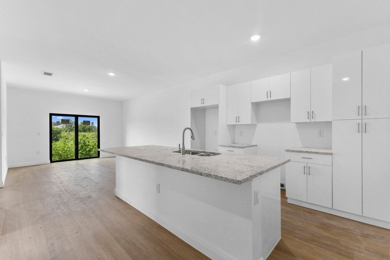 1135 Harvest Ave #A - Photo 2 of 11