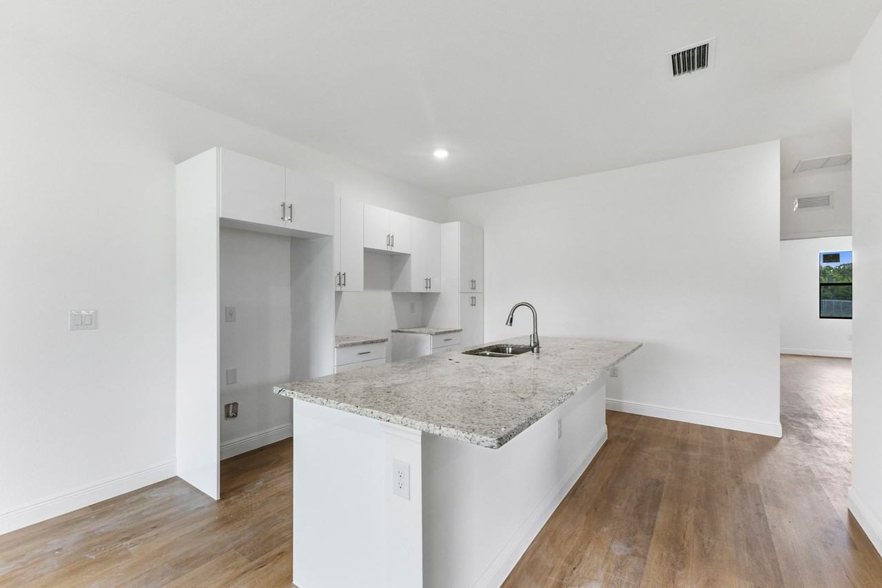 1135 Harvest Ave #A - Photo 3 of 11