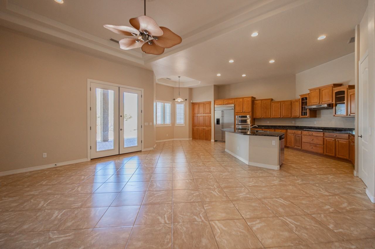 2902 E Gary Way - Photo 4 of 34