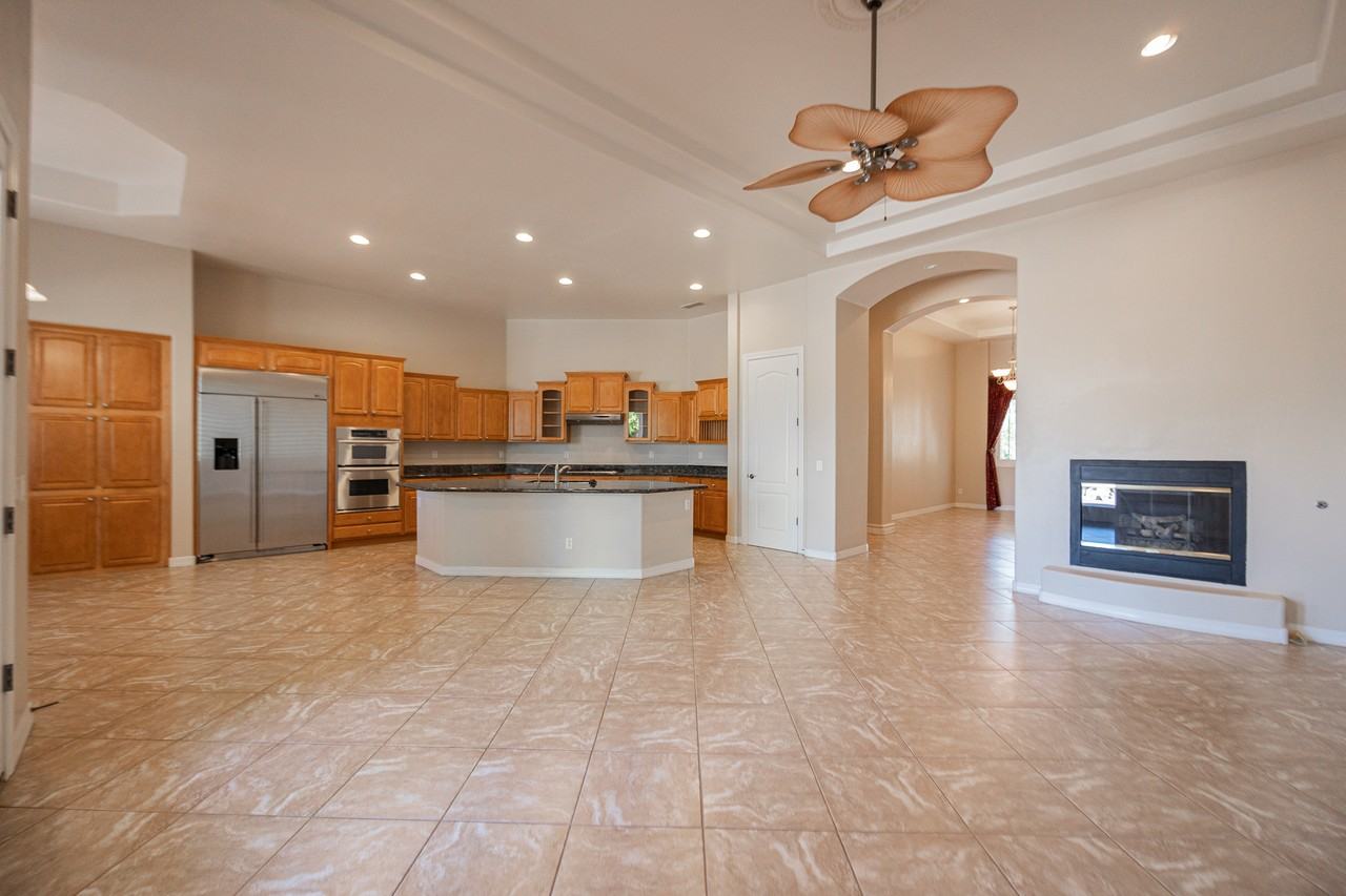 2902 E Gary Way - Photo 5 of 34