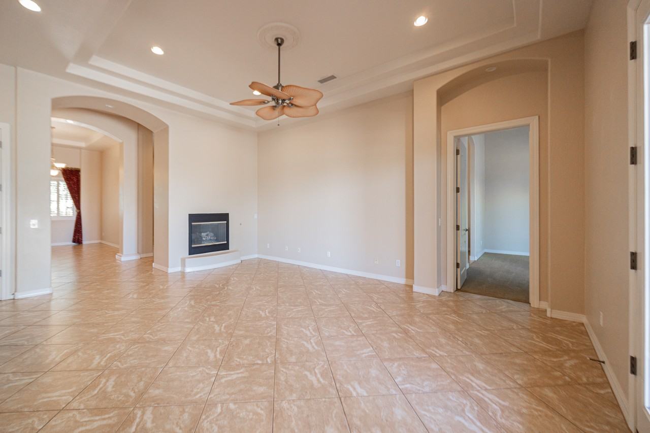 2902 E Gary Way - Photo 6 of 34