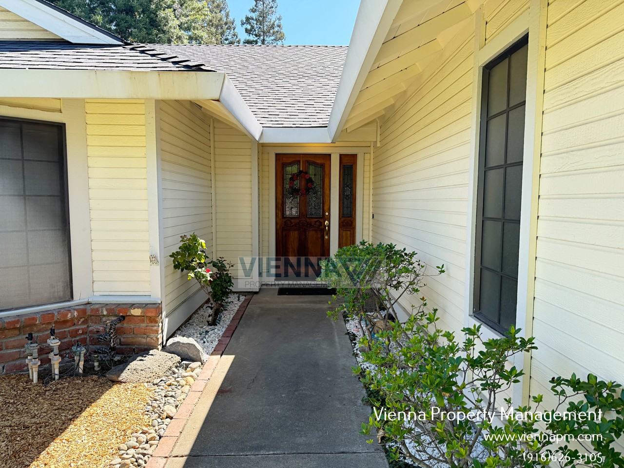 1308 Kingswood Dr - Photo 3 of 27