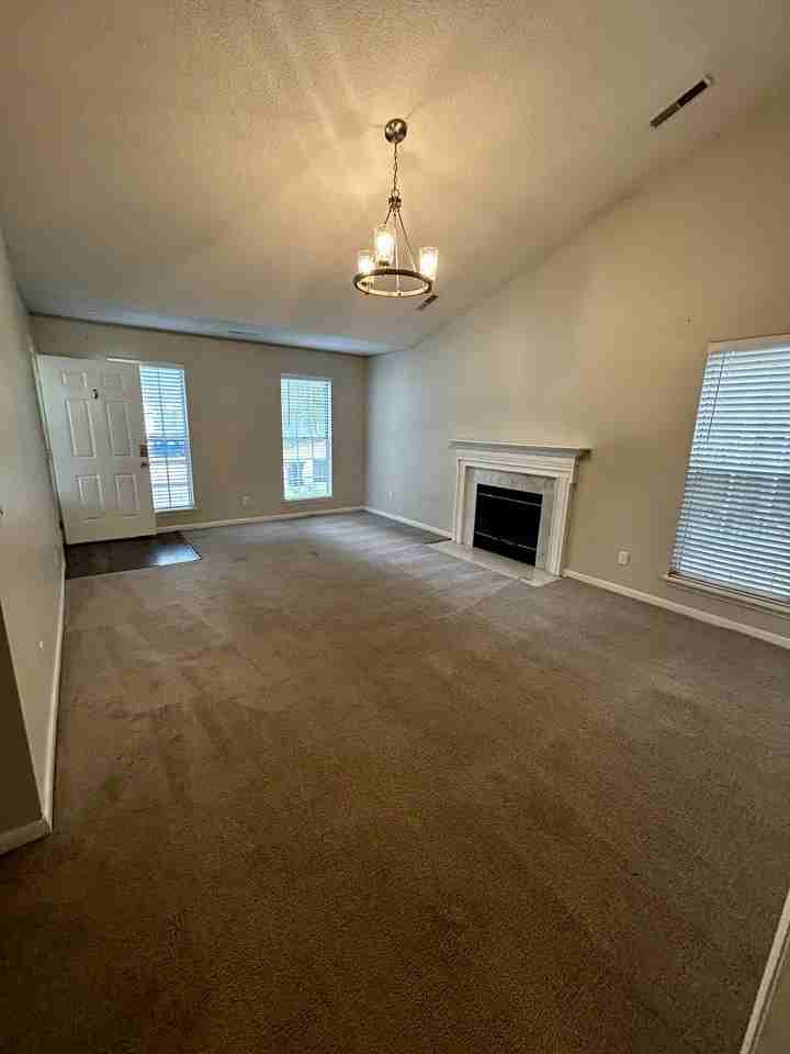 485 Courtland Dr - Photo 2 of 11