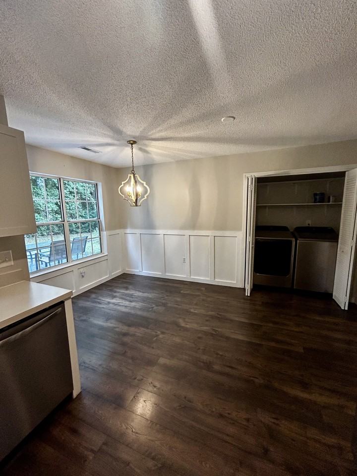 485 Courtland Dr - Photo 3 of 11