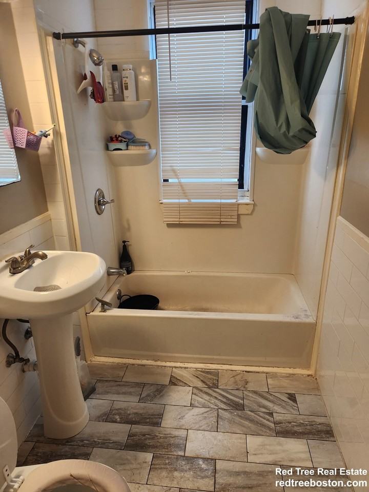 43 Sumner St #1 - Photo 4 of 8