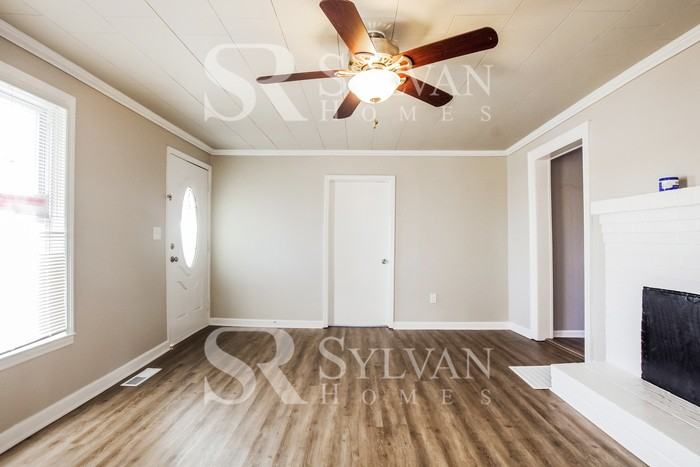 433 Meller St - Photo 3 of 16