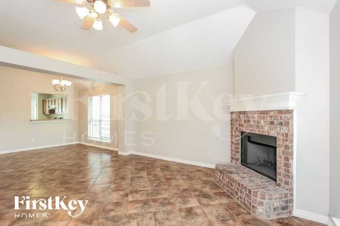 5826 Emily Ct - Photo 3 of 15