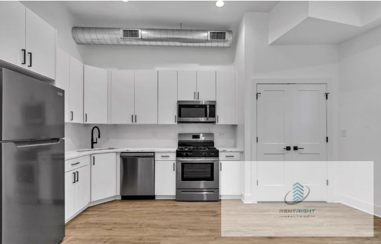 4731 N Western Ave #208 - Photo 4 of 10