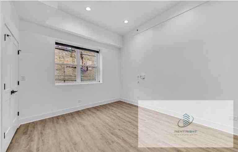 4731 N Western Ave #208 - Photo 5 of 10
