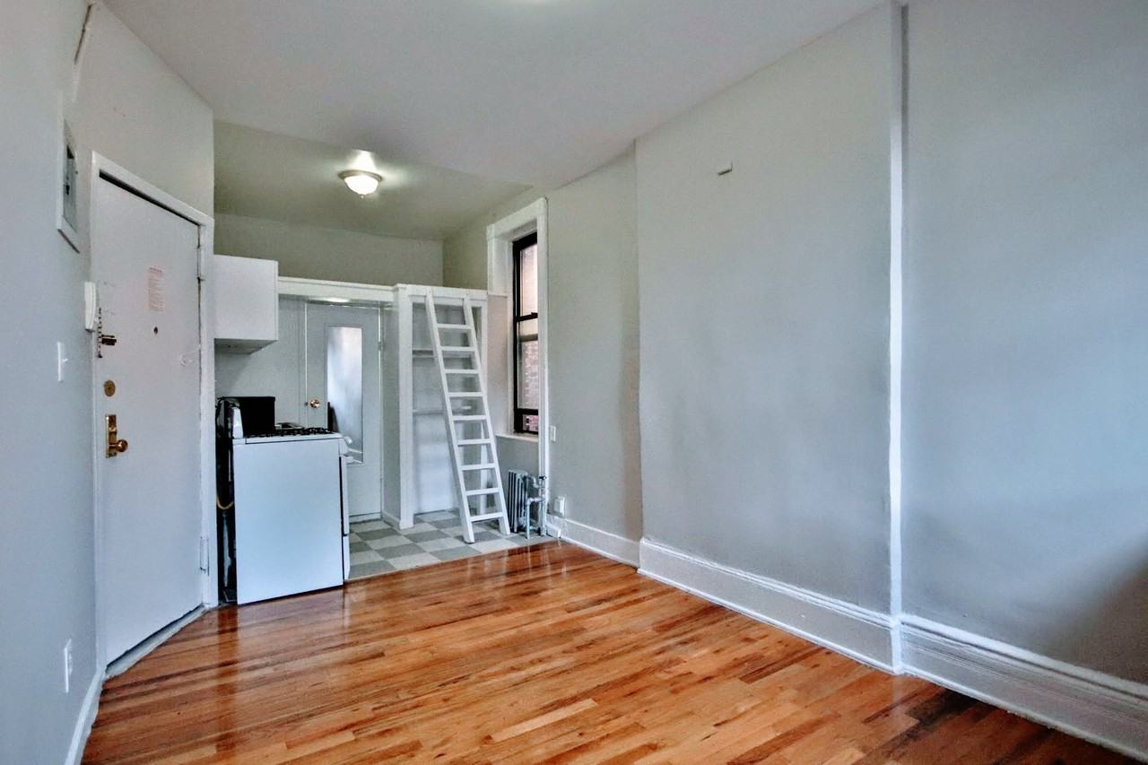 112 E 7th St #16 - Photo 3 of 5